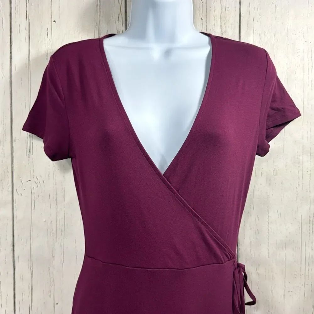 Forever 21 Burgundy Wrap Midi Dress Size M Short Sleeve Boho Romantic Flowy - Picture 2 of 14